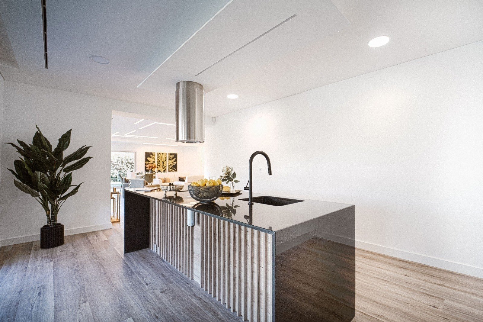 24_83cd85a4-58f4-40c6-8424-9be1c849f0e4