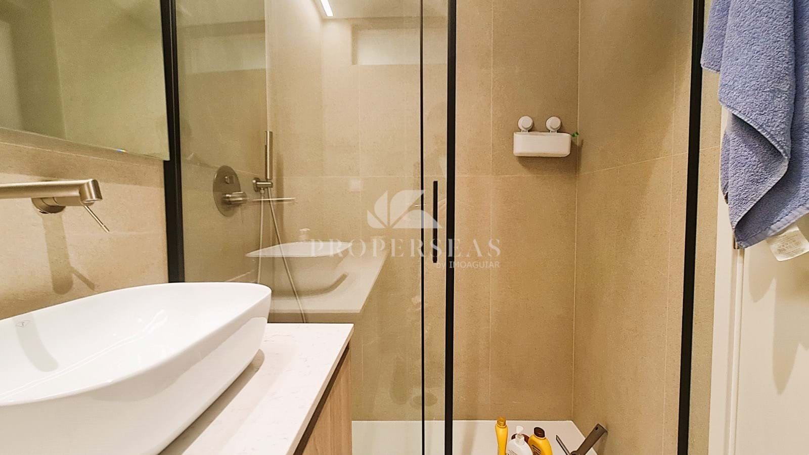 12_d09020c2-7d4b-4274-937e-fa3d1504daeb