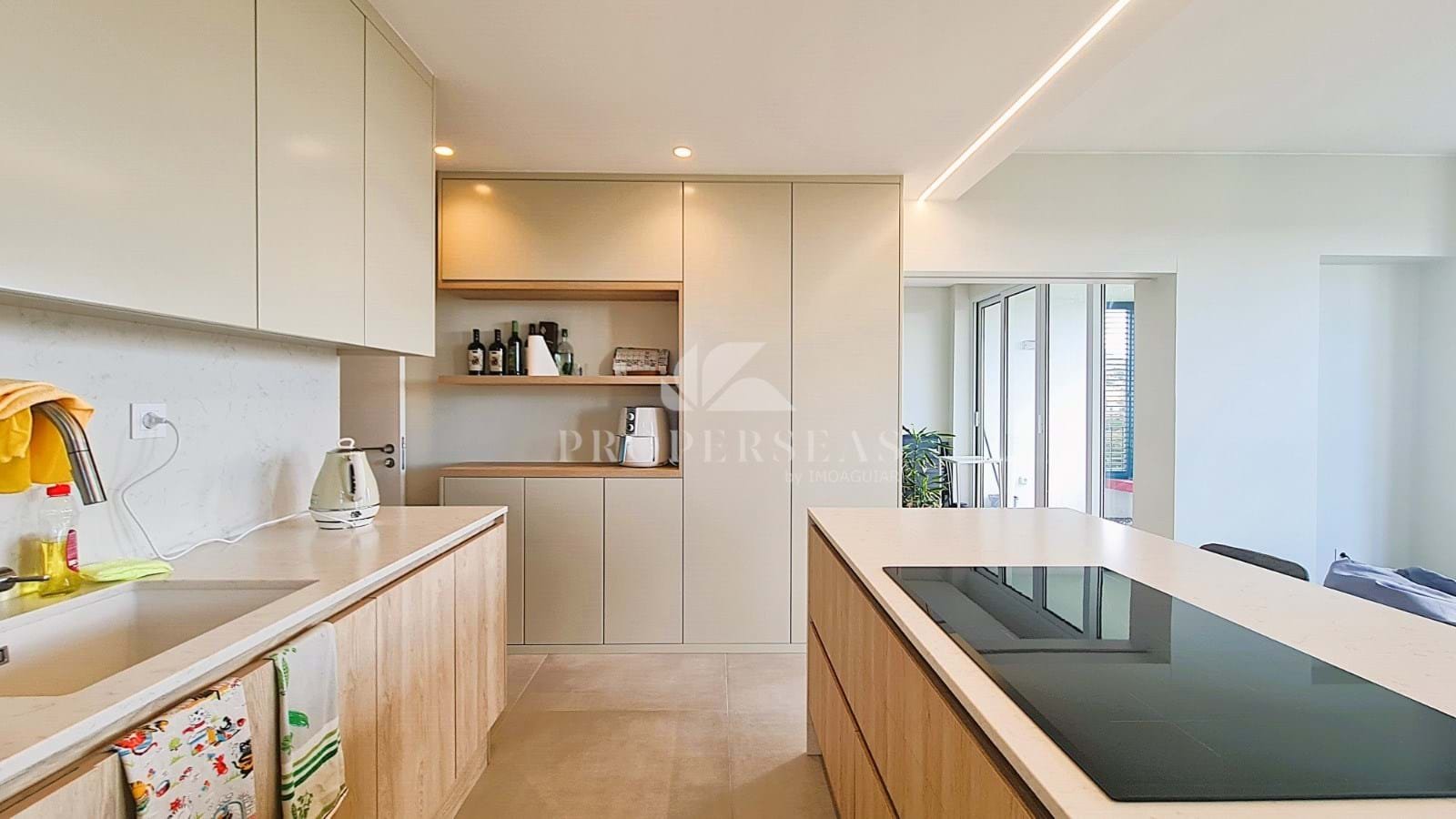 18_e08193af-87b9-4230-80ac-9404eaa32aa2